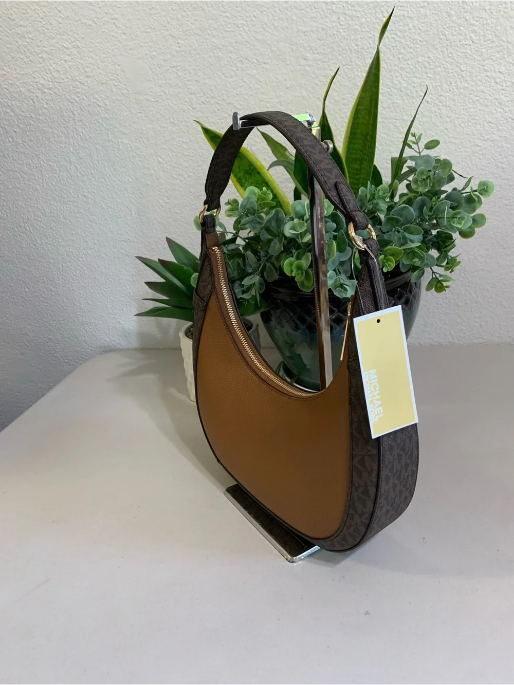 👜💕 Michael Kors Brown Crescent Shoulder Bag